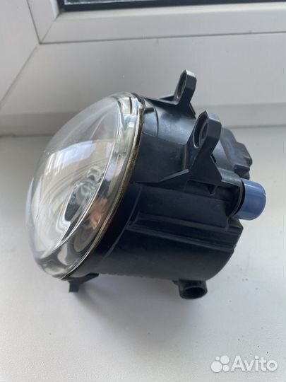 Противотуманная фара левая Toyota 81220-0W040