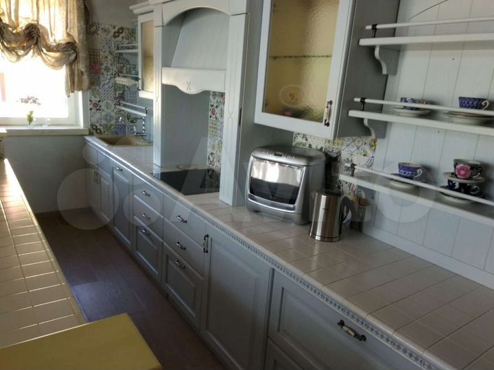 3-к. квартира, 140 м², 4/4 эт.