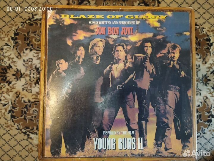 Виниловые пластинки группы Bon Jovi