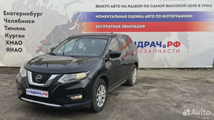 Обшивка двери передней правой Nissan Roque (T32) 80900-7FA0A