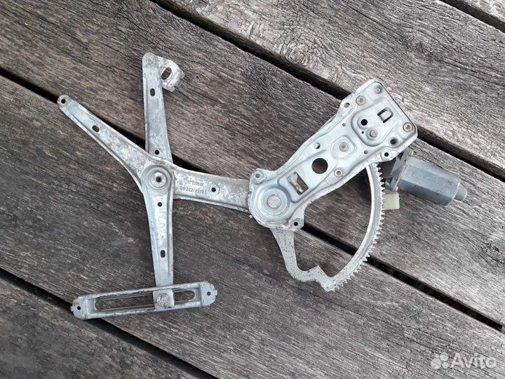 Стеклоподъёмник передний Mercedes C180 W202