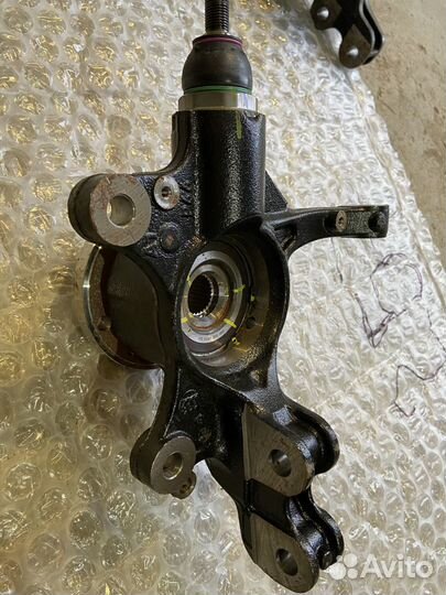 Кулак поворотный в сборе перед Peugeot Expert III