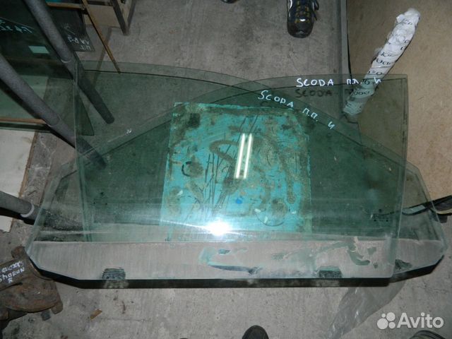 Стекло боковое Skoda Octavia
