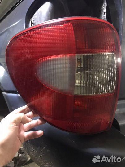 Задние фонари АКПП Dodge caravan