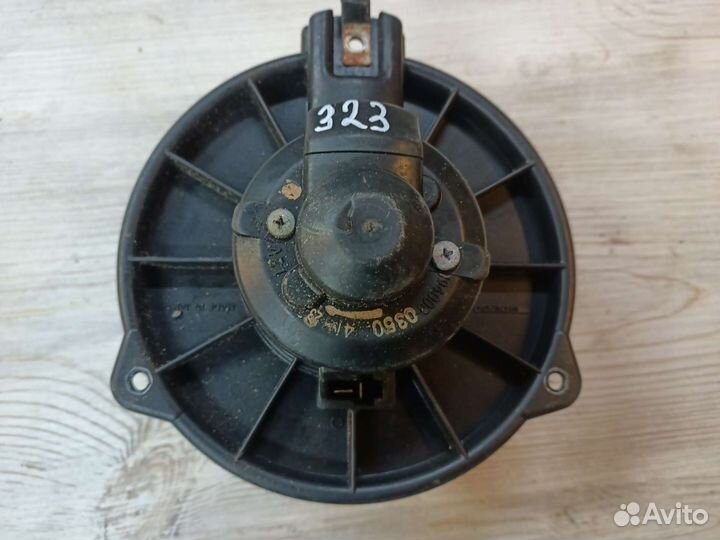 Моторчик печки Mazda 323 BG слепая