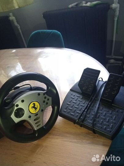 Игровой руль с педалями