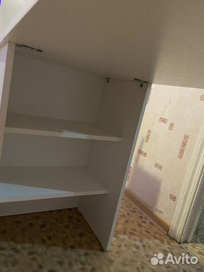 Маникюрный стол