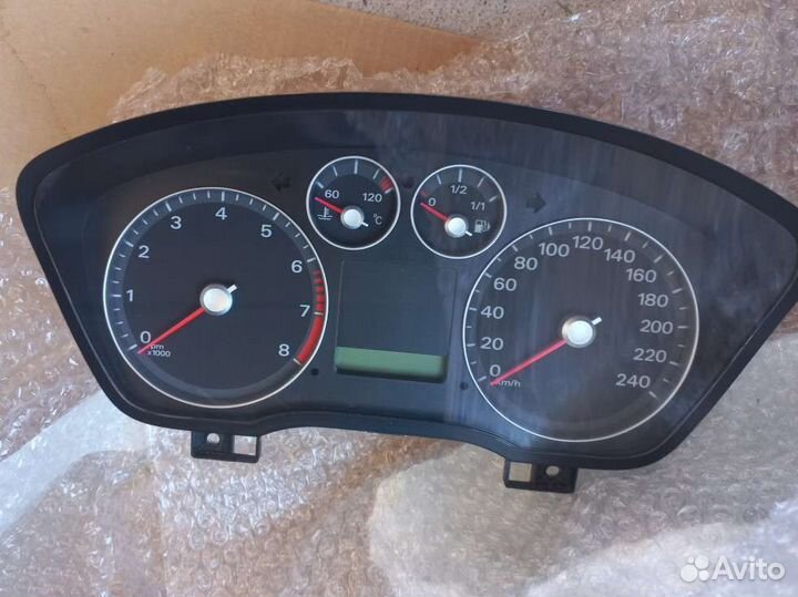 Приборная панель на Ford focus 2 2006
