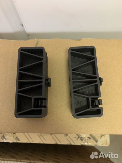 Крепление радиатора Mercedes W118,W177,W247