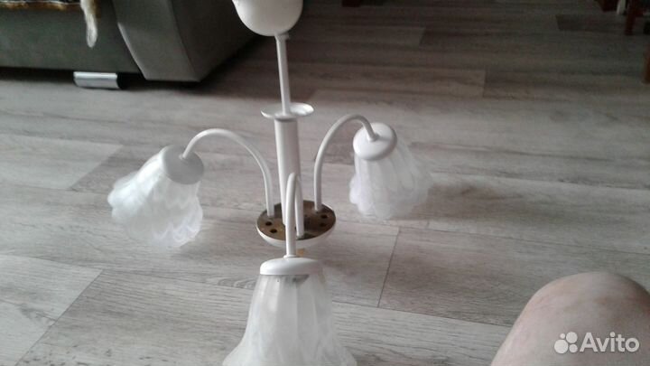 Продам люстру 3-х рожковую
