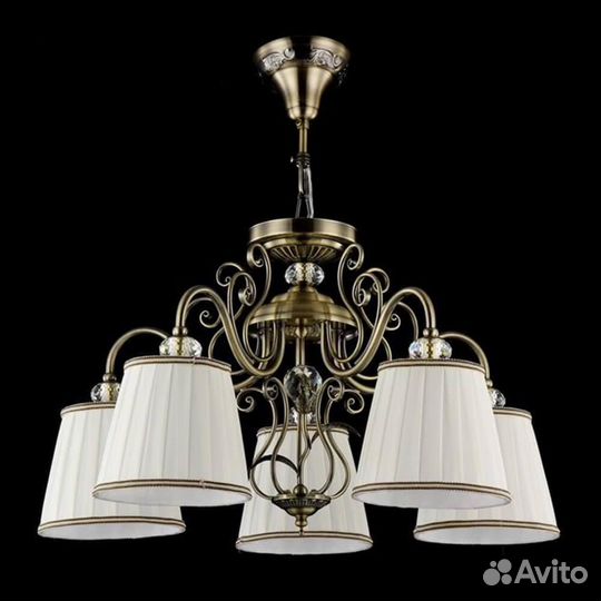 Люстра Maytoni в спальню классика