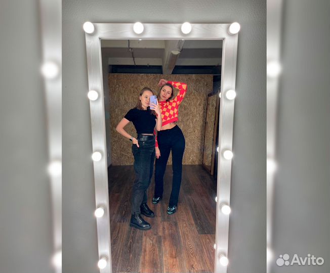 Гримерное зеркало с лампочками