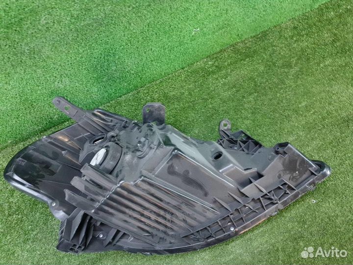 Фара левая Nissan Tiida