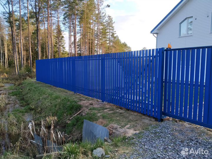 Каркас под забор на ленточном фундаменте