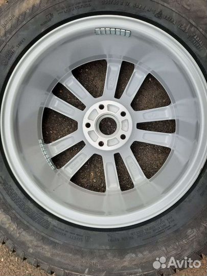 R17 Gislaved Nord Frost 200 235/65, PCD 5x114.3 DIA 66.1