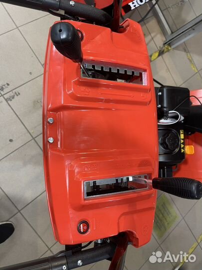 Снегоуборщик Honda HSS13hp