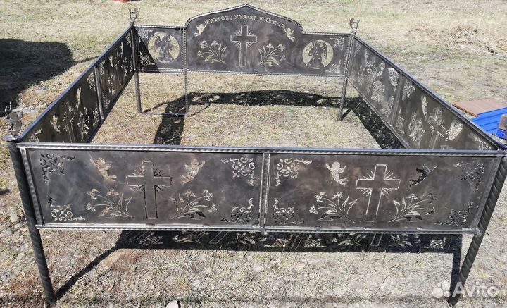 Оградки на кладбище