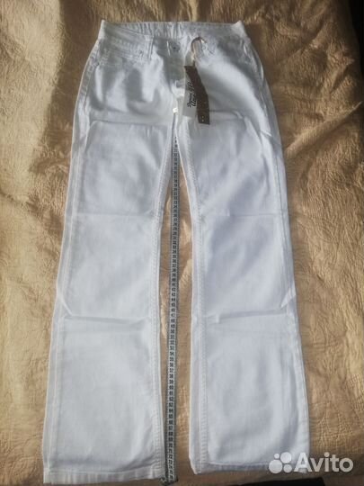 Новые белые джинсы Cars