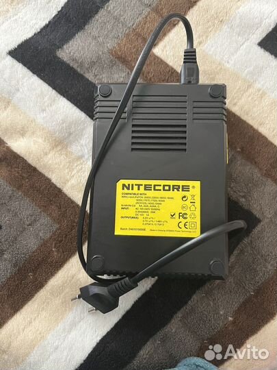 Зарядное устройство nitecore D4