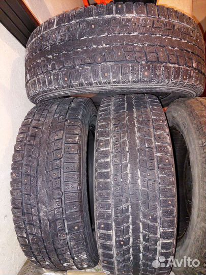 Dunlop SP Winter Ice 01 215/65 R16