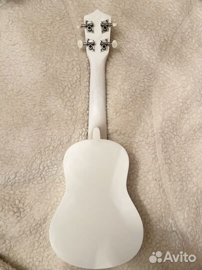 Укулеле белая