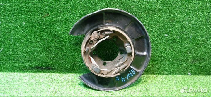 Щиток тормозного механизма задний правый Toyota