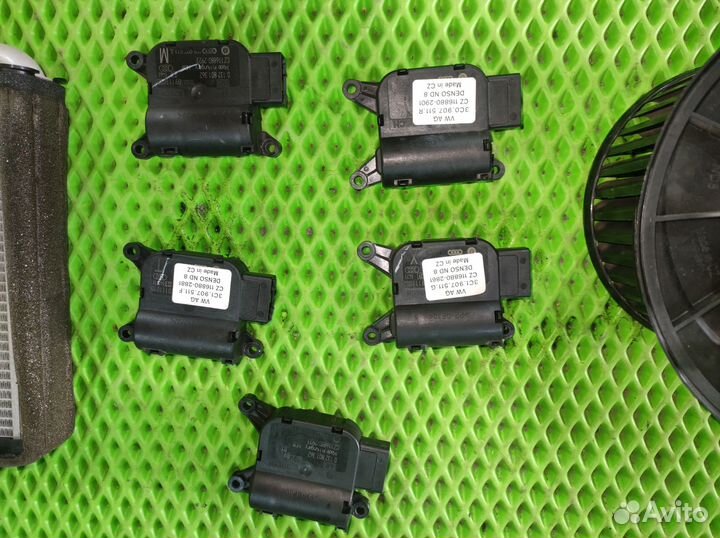 Моторчик отопителя салона Volkswagen Golf Plus