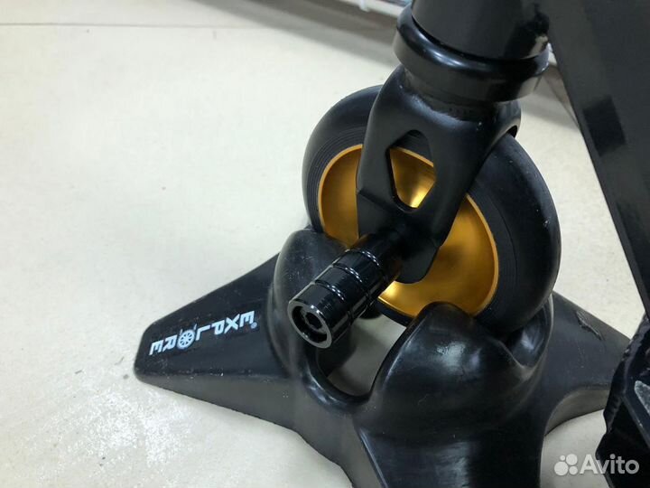 Самокат трюковой Stunt Deluxe