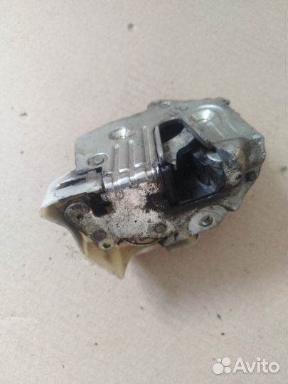 Замок боковой двери задний правый Mercedes-Benz