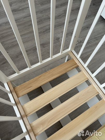 Детская кроватка белая