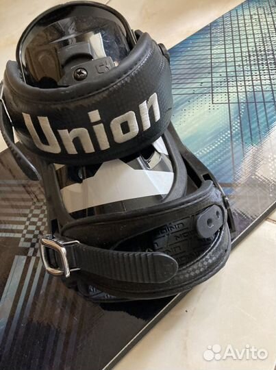 Сноуборд с креплениями и ботинками