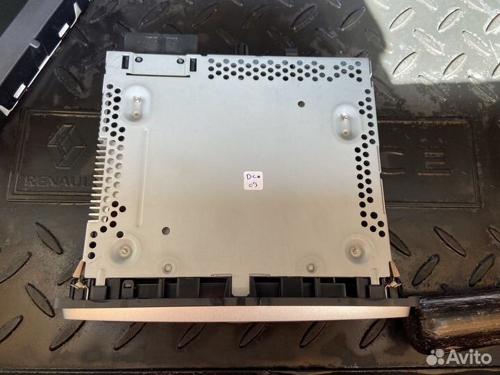 Магнитола Renault Fluence