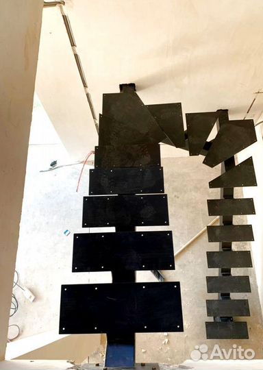 Лестница забежная под ключ