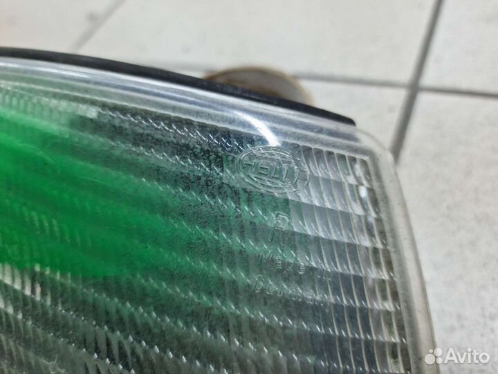 Поворотник Hella передний правый Audi A6 C4