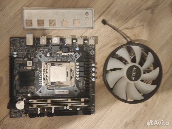 Материнская плата с оперативной и кулером
