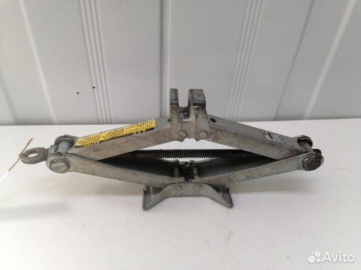 Домкрат Toyota Corolla E150