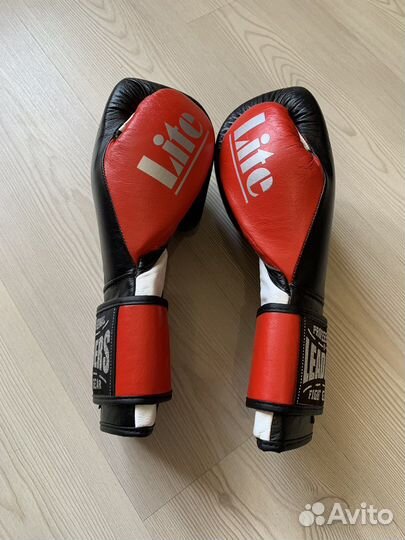 Боксерские перчатки leaders 18 oz