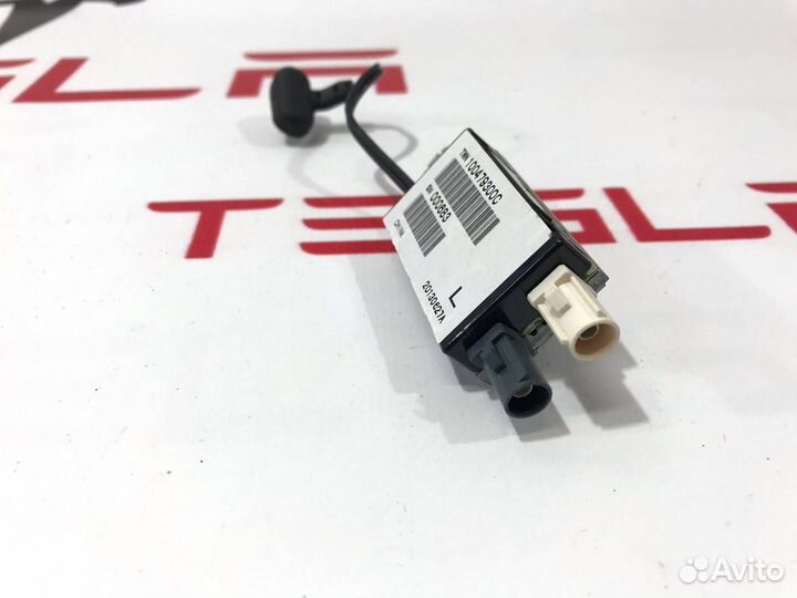 Антенна усилитель AM/FM Tesla Model S 2013