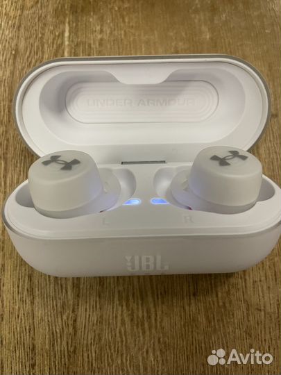 Беспроводные наушники jbl under armour
