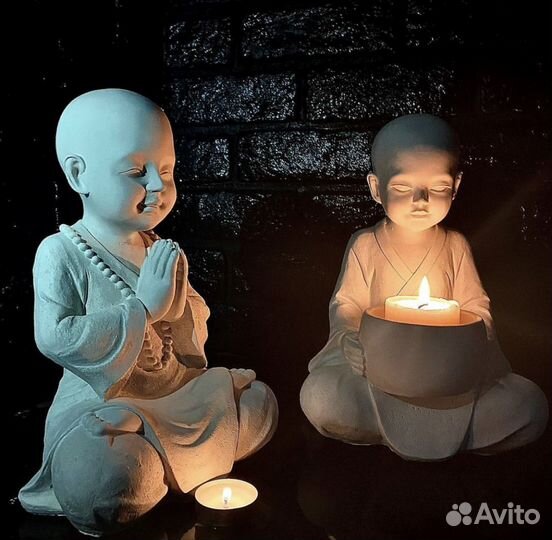 Будда с бусами молящийся