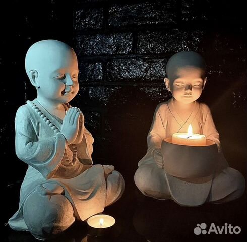 Будда с бусами молящийся