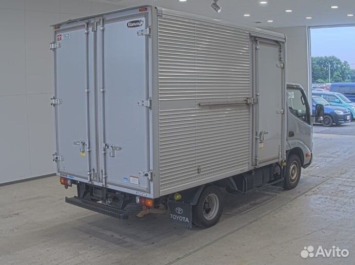 Промтоварный фургон Toyota Dyna, 2020