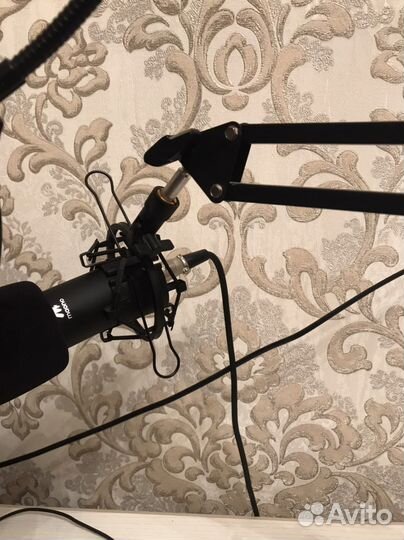 Студийный микрофон