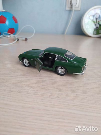 Моделька коллекционная Aston Martin