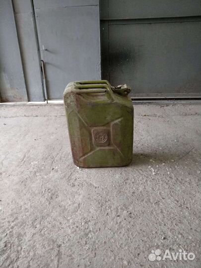 Канистры 20 литров Советский металл б. у