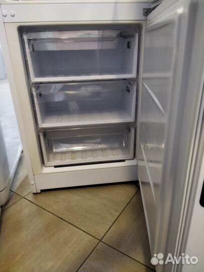 Продам холодильник hotpoint ariston