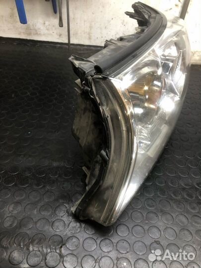 Фара левая Toyota Land Cruiser 200