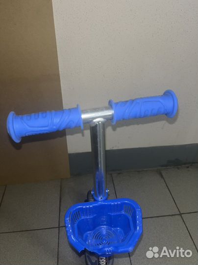 Самокат трехколесный