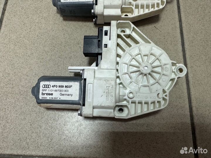 Моторчик стеклоподъемника правый Audi A6 Ауди A6