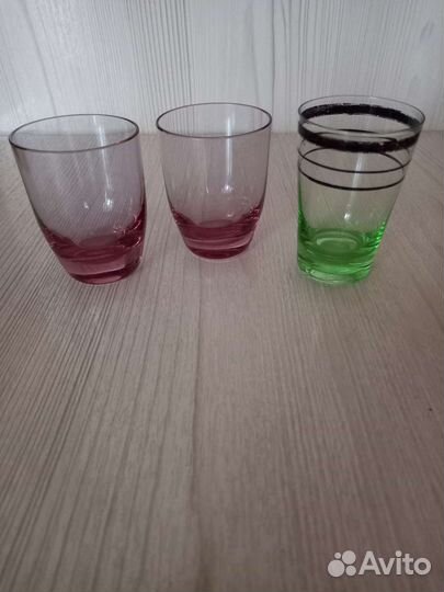 Бокалы и рюмки из цветного стекла